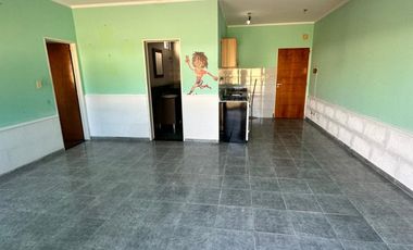 ALQUILER - DEPARTAMENTO 2 AMBIENTES CON PATIO AMPLIO Y LAVADERO