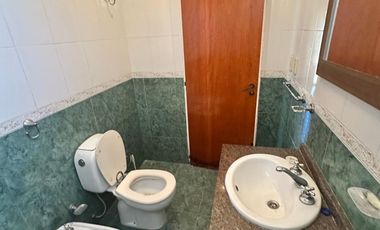 ALQUILER - DEPARTAMENTO 2 AMBIENTES CON PATIO AMPLIO Y LAVADERO