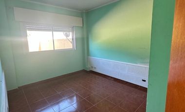 ALQUILER - DEPARTAMENTO 2 AMBIENTES CON PATIO AMPLIO Y LAVADERO