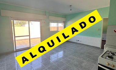 ALQUILER - DEPARTAMENTO 2 AMBIENTES CON PATIO AMPLIO Y LAVADERO