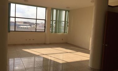 EN VENTA OFICINA EN EL CENTRO HISTORICO EN QRO ENTRE ZARAGOZA Y CONSTITUYENTES