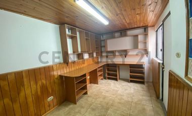 ¡Amplia casa en arriendo 6D  3B  jardín  quincho en sector sur!