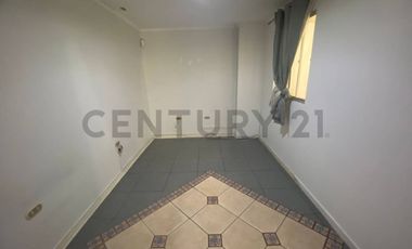 ¡Amplia casa en arriendo 6D  3B  jardín  quincho en sector sur!