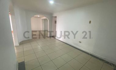 ¡Amplia casa en arriendo 6D  3B  jardín  quincho en sector sur!