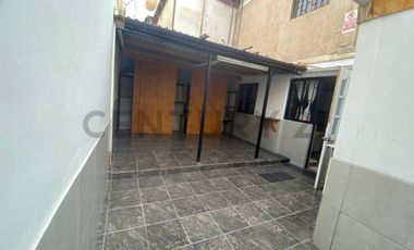 ¡Amplia casa en arriendo 6D  3B  jardín  quincho en sector sur!
