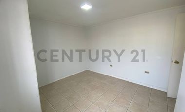 ¡Amplia casa en arriendo 6D  3B  jardín  quincho en sector sur!