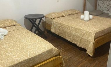 SE ALQUILAN HABITACIONES POR NOCHE DE ACOMODACION DE PAREJA Y ACOMODACION MULTIPLE, EXCELNTE UBICACION