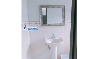 Se renta hermosa casa con grandes espacios en David. Céntrica y segura