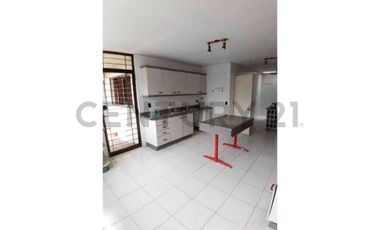 ARRIENDO AMPLIA CASA EN LOS DOMINICOS