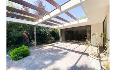 ARRIENDO AMPLIA CASA EN LOS DOMINICOS