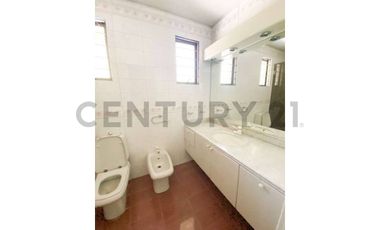 ARRIENDO AMPLIA CASA EN LOS DOMINICOS