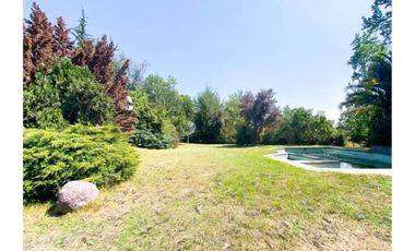 ARRIENDO AMPLIA CASA EN LOS DOMINICOS