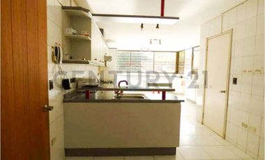 ARRIENDO AMPLIA CASA EN LOS DOMINICOS