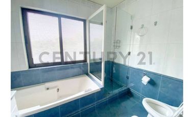 ARRIENDO AMPLIA CASA EN LOS DOMINICOS