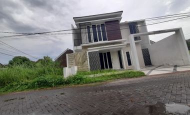 Rumah Dijual Western Village Surabaya KT