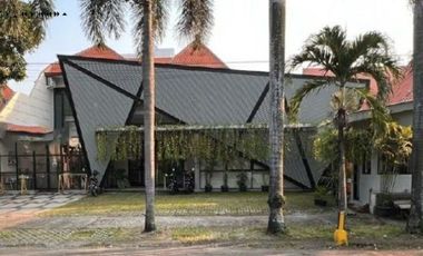 Rumah ex Kantor Jl. Kapuas Strategis, Bagus Area Parkir Luas