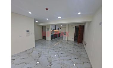 Alquiler De Departamento Moderno Con Ascensor – 2 Dormitorios En Campoy