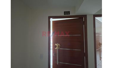 Alquiler De Departamento Moderno Con Ascensor – 2 Dormitorios En Campoy