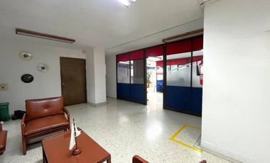 edificio en arriendo en centro. Cod A18938