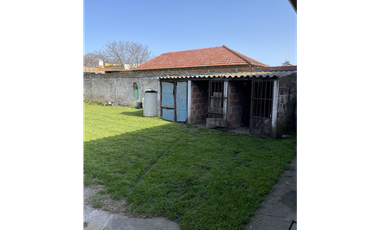 casa dos dormitorios y quincho sobre terreno de 400m2
