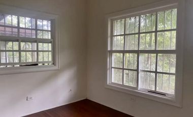 SE VENDE CASA DE 3 PISOS EN ANCON $390,000