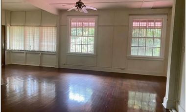 SE VENDE CASA DE 3 PISOS EN ANCON $390,000