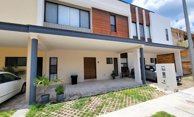 Casa · 3 Recámaras · Residencial Arbolada · Av. Huayacán