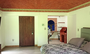 ESPECTACULAR RESIDENCIA PREMIUM, ZONA EXCLUSIVA, COLINDA CAMPO GOLF Y AREA VERDE