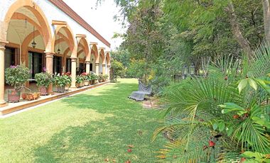 ESPECTACULAR RESIDENCIA PREMIUM, ZONA EXCLUSIVA, COLINDA CAMPO GOLF Y AREA VERDE