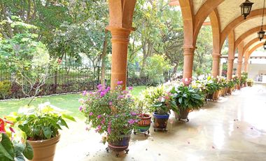 ESPECTACULAR RESIDENCIA PREMIUM, ZONA EXCLUSIVA, COLINDA CAMPO GOLF Y AREA VERDE