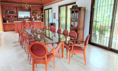 ESPECTACULAR RESIDENCIA PREMIUM, ZONA EXCLUSIVA, COLINDA CAMPO GOLF Y AREA VERDE