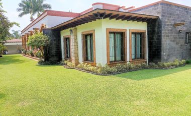 ESPECTACULAR RESIDENCIA PREMIUM, ZONA EXCLUSIVA, COLINDA CAMPO GOLF Y AREA VERDE