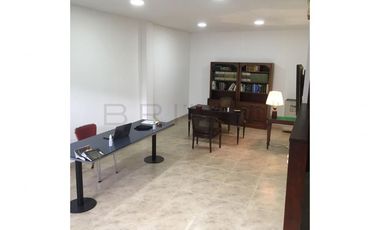 oficina en arriendo/venta en quinta camacho. Cod A3116