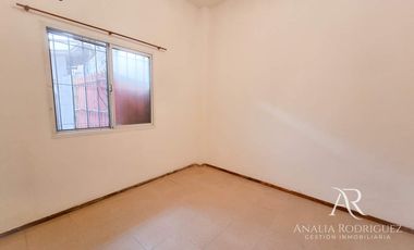 VENTA – VIVIENDA MULTIFAMILIAR – 3 DEPARTAMENTOS – SIN EXPENSAS – VILLA ADELINA