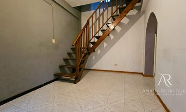 VENTA – VIVIENDA MULTIFAMILIAR – 3 DEPARTAMENTOS – SIN EXPENSAS – VILLA ADELINA