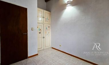 VENTA – VIVIENDA MULTIFAMILIAR – 3 DEPARTAMENTOS – SIN EXPENSAS – VILLA ADELINA