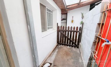 VENTA – VIVIENDA MULTIFAMILIAR – 3 DEPARTAMENTOS – SIN EXPENSAS – VILLA ADELINA