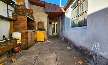 VENTA – VIVIENDA MULTIFAMILIAR – 3 DEPARTAMENTOS – SIN EXPENSAS – VILLA ADELINA