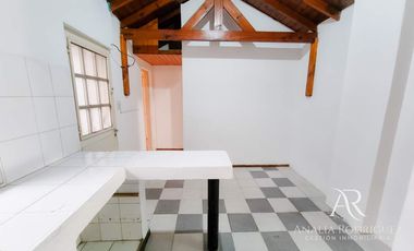 VENTA – VIVIENDA MULTIFAMILIAR – 3 DEPARTAMENTOS – SIN EXPENSAS – VILLA ADELINA