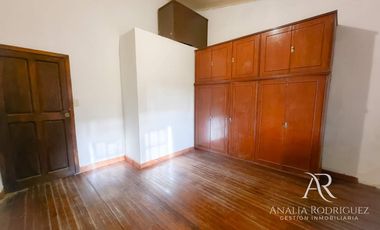 VENTA – VIVIENDA MULTIFAMILIAR – 3 DEPARTAMENTOS – SIN EXPENSAS – VILLA ADELINA