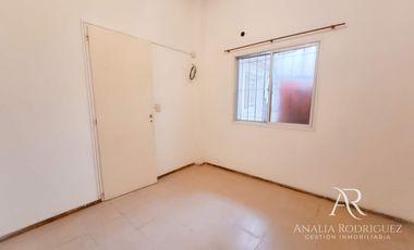 VENTA – VIVIENDA MULTIFAMILIAR – 3 DEPARTAMENTOS – SIN EXPENSAS – VILLA ADELINA