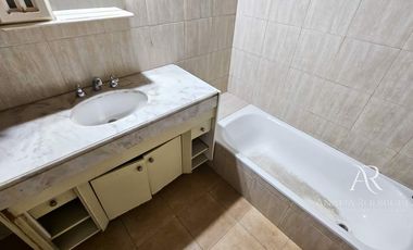 VENTA – VIVIENDA MULTIFAMILIAR – 3 DEPARTAMENTOS – SIN EXPENSAS – VILLA ADELINA