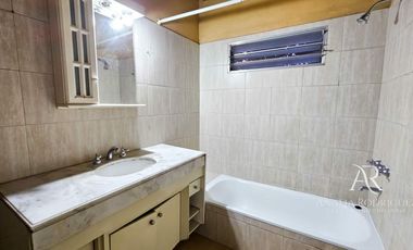 VENTA – VIVIENDA MULTIFAMILIAR – 3 DEPARTAMENTOS – SIN EXPENSAS – VILLA ADELINA