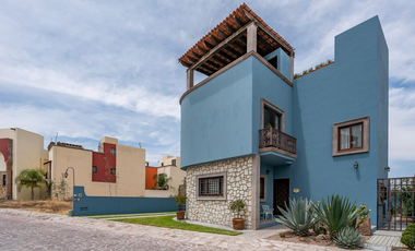 Casa Azul en Venta, Fracc. El Capricho en San Miguel de Allende