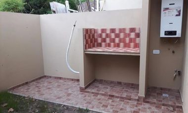 DUPLEX DE 2 AMB CON JARDIN Y COCHERA