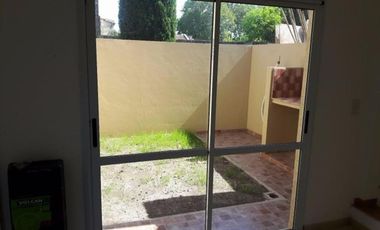 DUPLEX DE 2 AMB CON JARDIN Y COCHERA