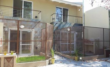 DUPLEX DE 2 AMB CON JARDIN Y COCHERA
