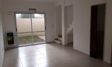 DUPLEX DE 2 AMB CON JARDIN Y COCHERA