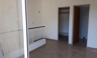DUPLEX DE 2 AMB CON JARDIN Y COCHERA