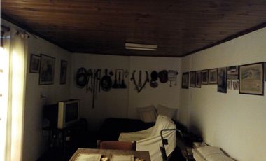 Casa de 4 amb con garage,patio,parque y local sobre Av comercial